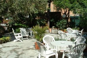 Xtrallusion offers characteristic Bed and Breakfast, B&B, Guest House, Hotel, Albergo and Country Lodge accommodation in Italy. Plus independent self-guided Walking, Adventure, Activity, Skiing and Paragliding Holiday itineraries on the Italian Rivieras, in the Italian Lakes, in the Italian Alps and in some of the most beautiful corners of Italy.